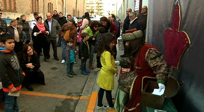 El Patge Raimon ha començat a recollir cartes als barris de Vilafranca