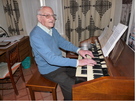 Un grup de veïns de Moja homenatjarà diumenge Joan Mitjans per la seva dedicació a la pedagogia musical