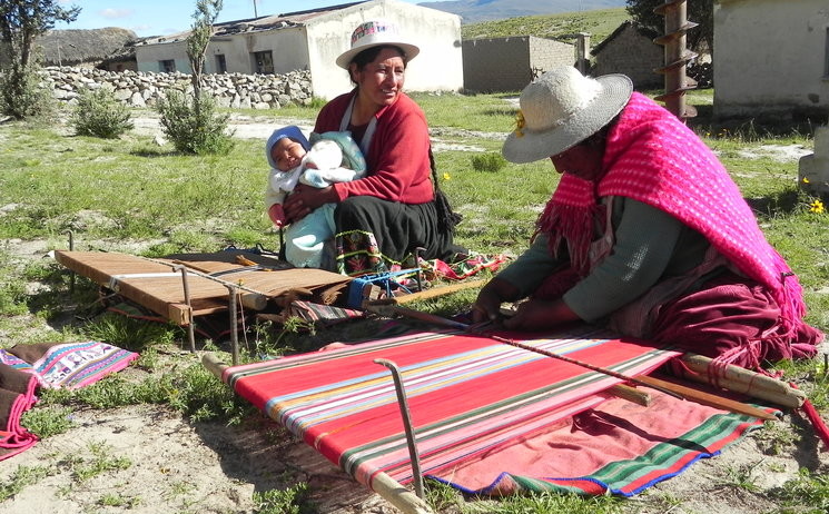 El documental ‘Tejiendo Relatos’, de Clara Calvet, es projecta al Casal Popular