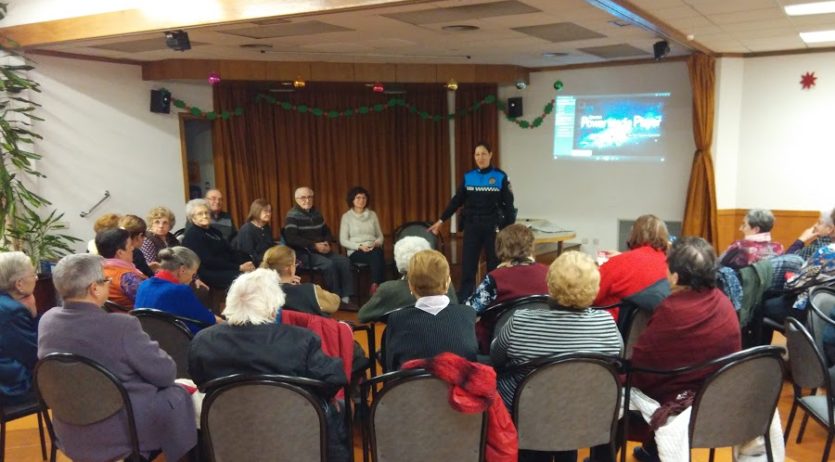 La Policia Local de Vilafranca organitza sessions d’educació viària per a gent gran