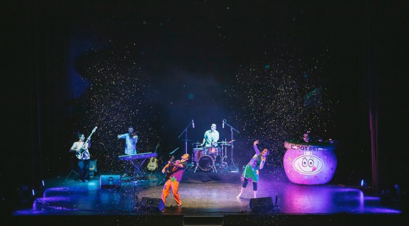 Dissabte, el Casal s’omple de nens, disfresses, música i regals, gràcies a al Carnaval