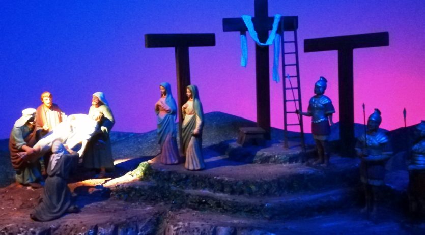 La Basílica de Santa Maria acull el diorama del Calvari de l’Associació de Pessebristes