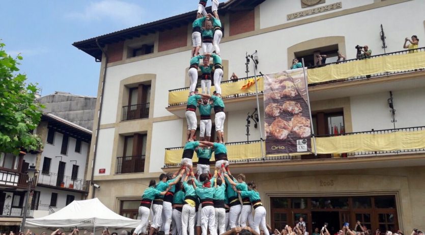 Els Castellers de Vilafranca estrenen plaça de castells de 9 al País Basc