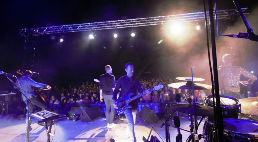 Més de 1.500 persones al concert de Cesk Freixas i Blaumut pel 25è aniversari de Canal 20