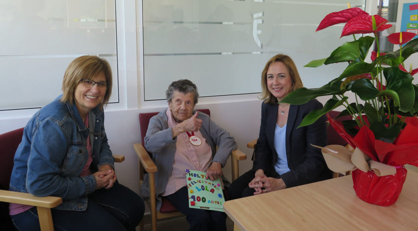 L’Ajuntament dels Monjos felicita una veïna del municipi que celebra el seu centenari