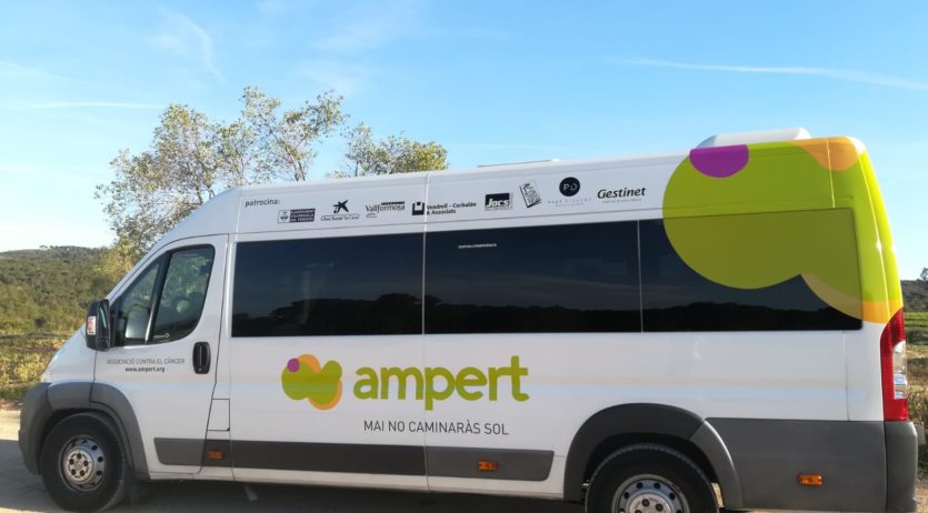 El microbús d’Ampert ha estrenat la seva nova imatge