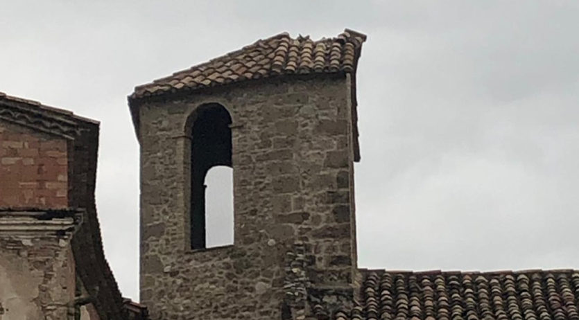 Un llamp fa caure la creu de pedra de Santa Maria de Lavit