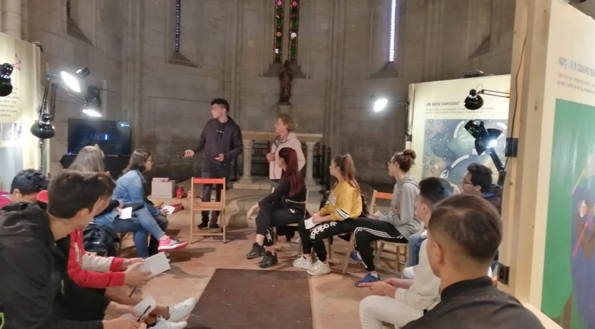L’alumnat dels programes de joves del Servei d’Ocupació visiten l’exposició Transitar