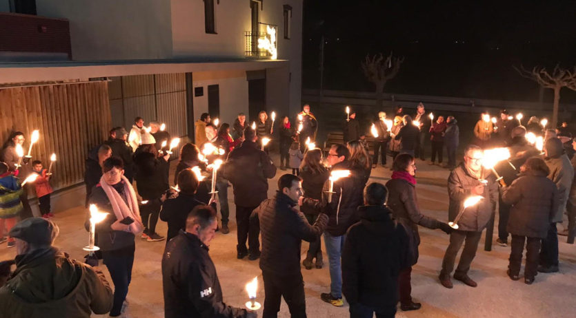 Un centenar de persones se sumen a la Marxa de Torxes per la Llibertat de Vilobí