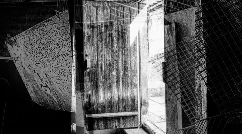 El Col·lectiu ARTS3 presenta “El discret encant de les portes” a la sala dPAS de l’Escorxador