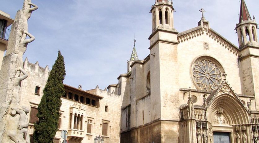 Les parròquies de Vilafranca permeten demanar una pregària pels difunts a les misses online