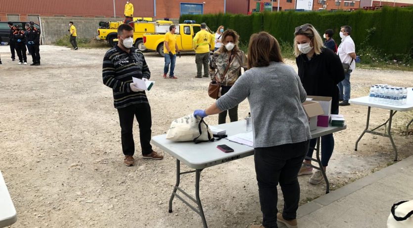 Avui, dissabte, ha començat el repartiment de mascaretes a Santa Margarida i els Monjos