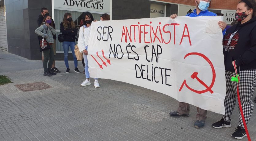 Dues activistes antifeixistes acusades d’increpar els Mossos declaren als jutjats de Vilafranca
