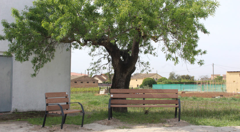 L’Ajuntament de Sant Martí instal·la bancs al nucli de La Bleda