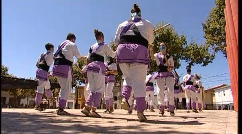 Penedès TV ofereix en directe la mostra folklòrica dels balls de la Festa Major dels Monjos