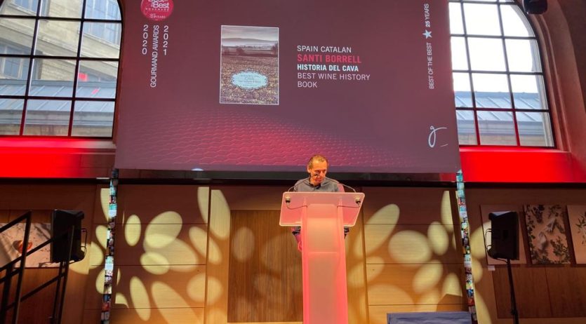 Santi Borrell ha rebut el premi Gourmand ‘Best of the Best’ en la categoria història del vi