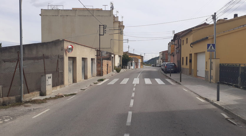 S’instal·la una plataforma reductora de velocitat al barri de Can Cruset