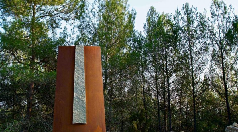 Enrique Asensi exposa la seva instal·lació ‘Retorn al silenci’ a la capella de Sant Joan