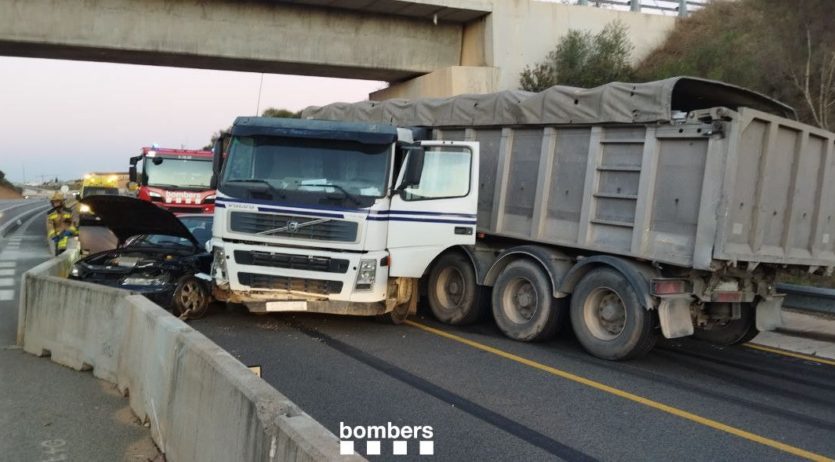 Mor un dels conductors implicats en l’accident múltiple de la C-15 a La Granada
