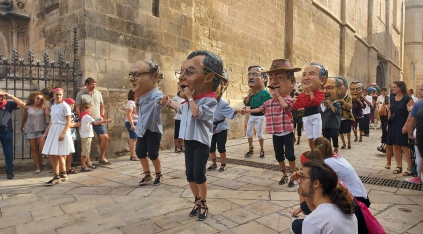 El Ball de Nans busca 9 persones per ballar