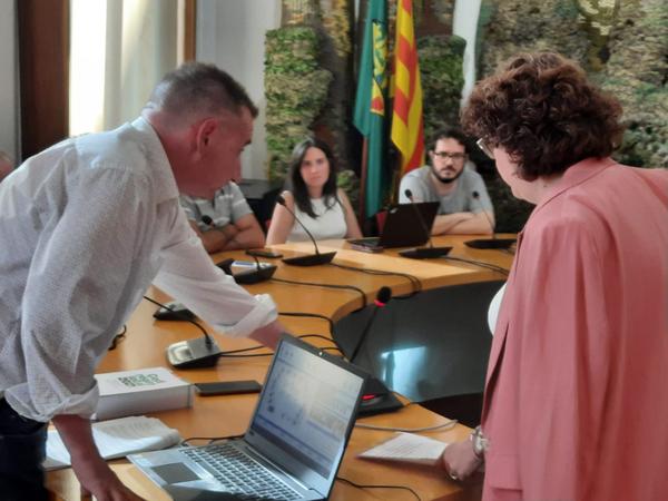 Maria Carmen Díaz pren possessió del càrrec de nova regidora i portaveu del PP A Sant Sadurní
