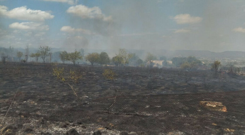 Un incendi de matolls a la Granada