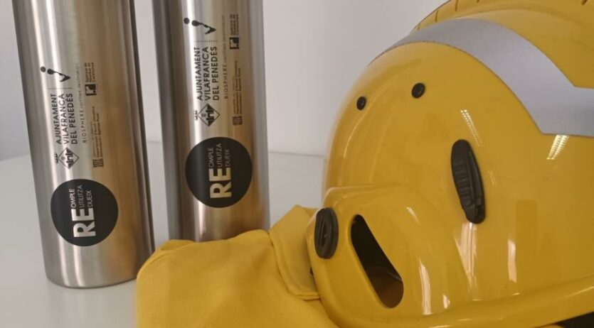 L’Ajuntament de Vilafranca lliura ampolles reomplibles per als voluntaris de l’ADF La Carrerada