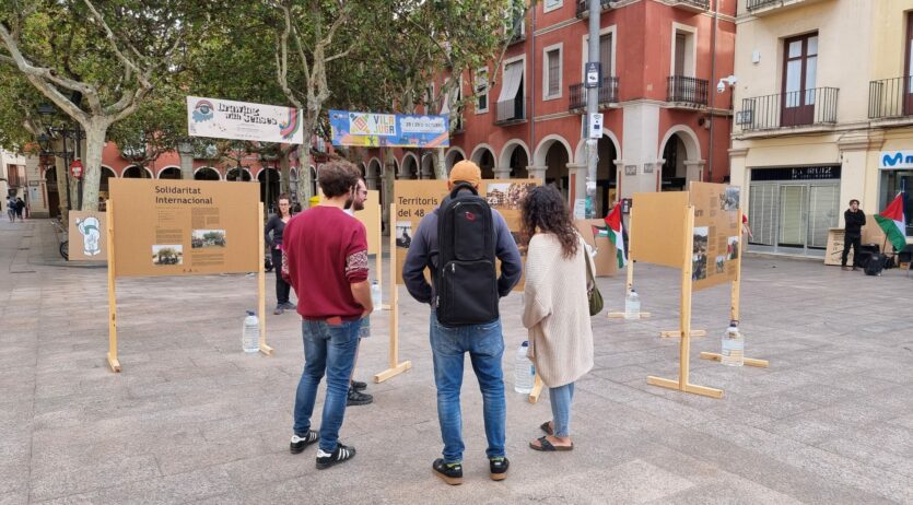 Penedès amb Palestina exposa ‘Entre terres Palestines’ a la Plaça de la vila