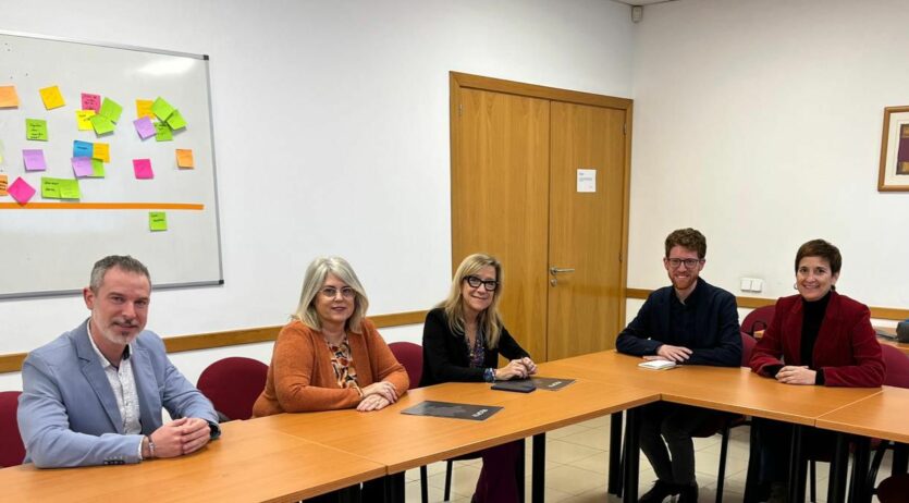 ERC es reuneix amb la FEGP i Òmnium per compartir propostes pel pressupost
