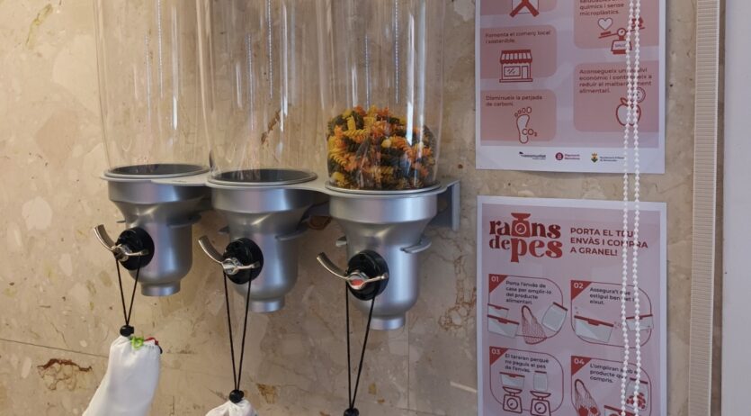 La campanya ‘Raons de pes’ per reduir l’ús envasos per anar a comprar arriba a Torrelles