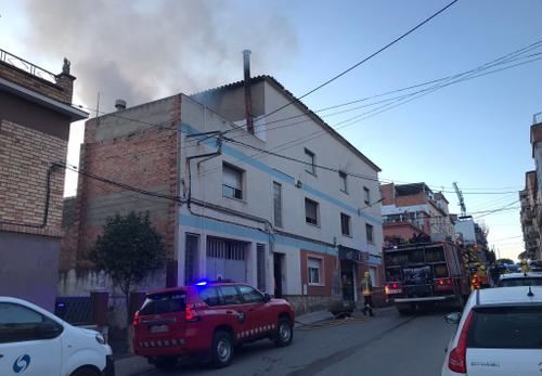 Incendi en un pis del carrer Eivissa de Sant Sadurní sense danys personals