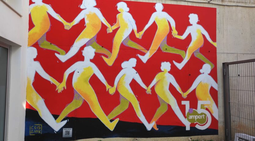 Ampert incorpora codis QR explicatius als murals que formen part del calendari solidari