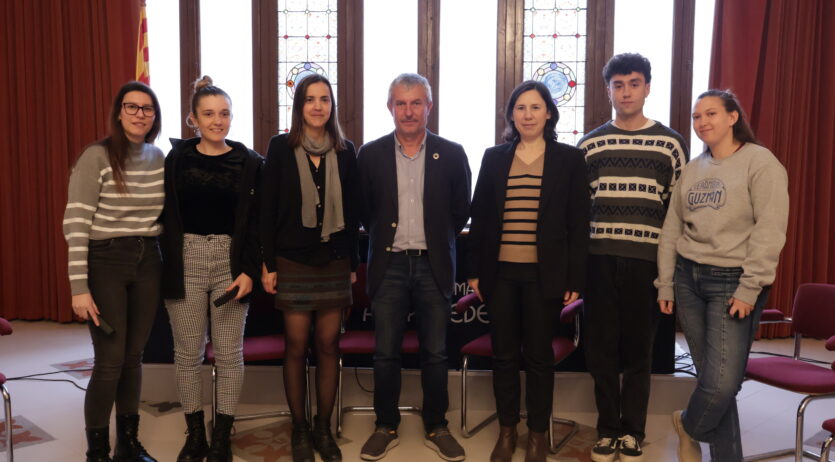 Clou el programa ‘Primera experiència professional a l’Administració Pública’