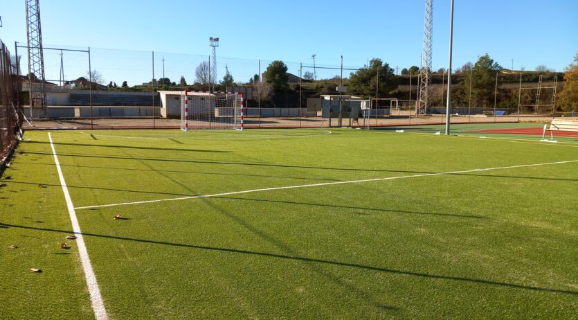 Guardiola de Font-Rubí inaugura un nou mini camp de futbol de gespa artificial