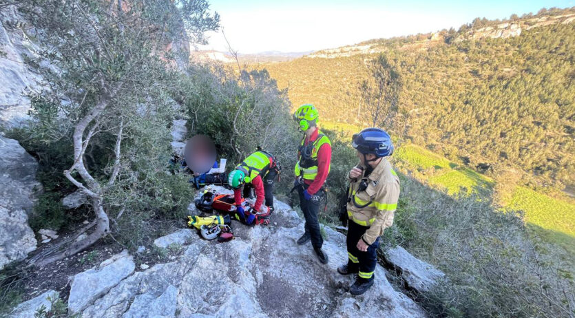 Els Bombers rescaten un escalador accidentat a la zona de la Font de l’Ametlló, a Olèrdola
