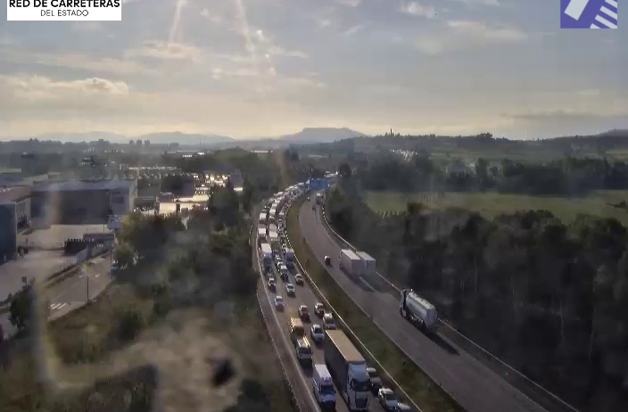 La mobilitat a la comarca viu un nou matí de cues i retards