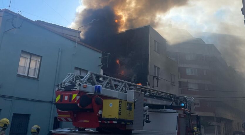 L’incendi en un bar de l’Espirall provoca l’evacuació de dos edificis