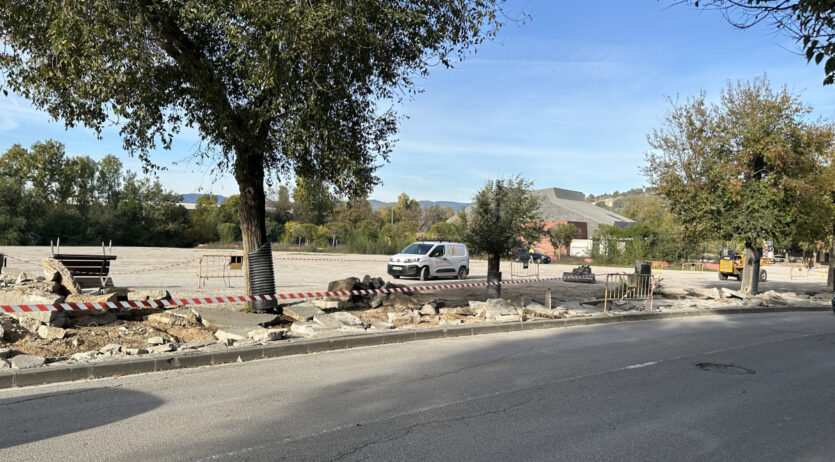 En marxa les obres de renovació de la vorera i creació d’un nou carril bici a l’Av. Catalunya