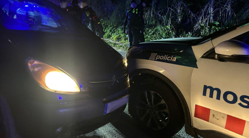 Els Mossos d’Esquadra detenen dues persones després de robar dins d’un camió als Monjos