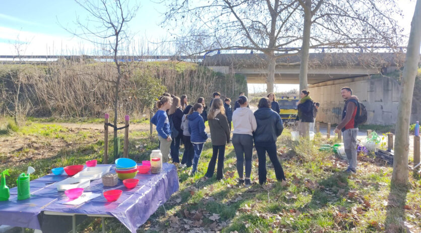 Tres instituts de Vilafranca i l’ADF col·laboren en la neteja i restauració de les rieres