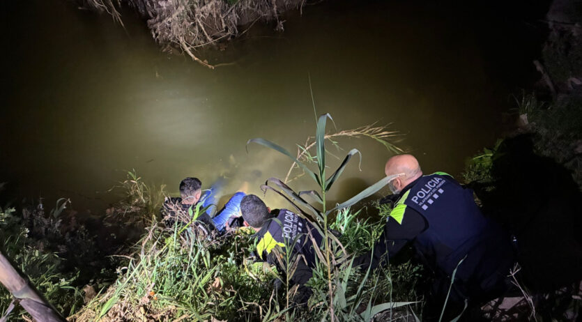 Un detingut per calar foc a contenidors i dos per circular amb una moto robada