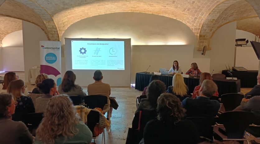 La Mancomunitat analitza els nous escenaris del mercat laboral per a les dones
