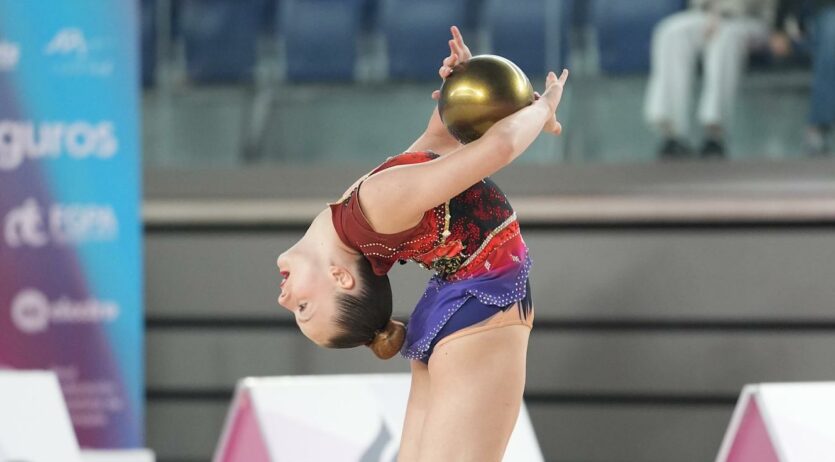 Sòlida actuació de la gimnasta cadet Esther Andreu (Rítmica Olèrdola) al Campionat d’Espanya