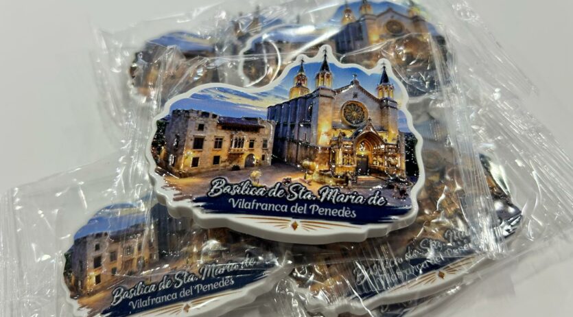 La impremta Esteva col·labora amb la restauració de Santa Maria posant a la venda un imant