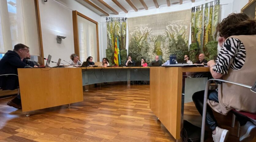 El ple de març de Sant Sadurní aprova projectes urbanístics i dona suport als docents